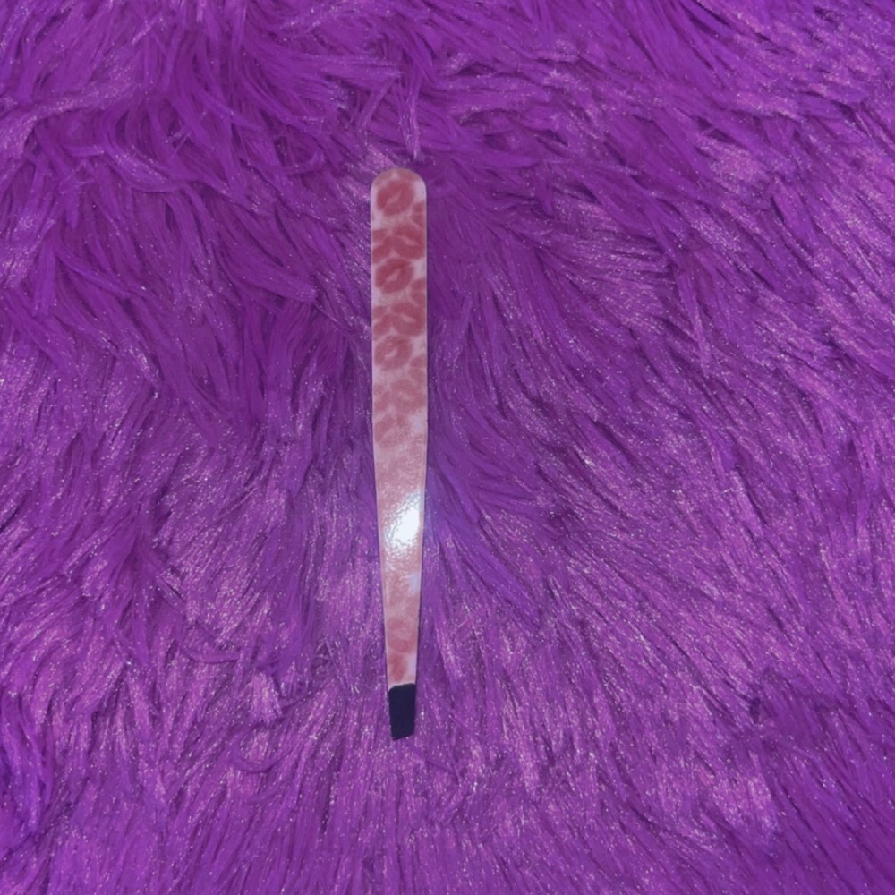 Pink Kisses Tweazers